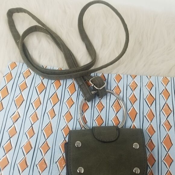 American Eagle Small Crossbody Bag/Phone Case - Picture 7 of 15